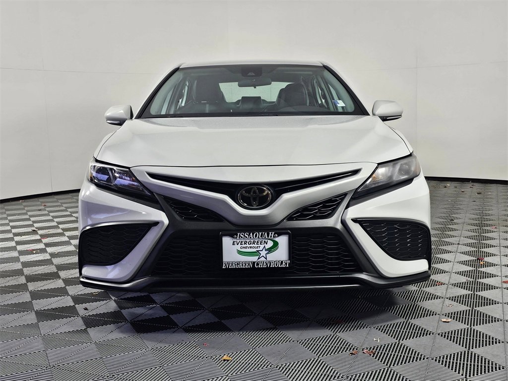 2022 Toyota Camry SE photo 2