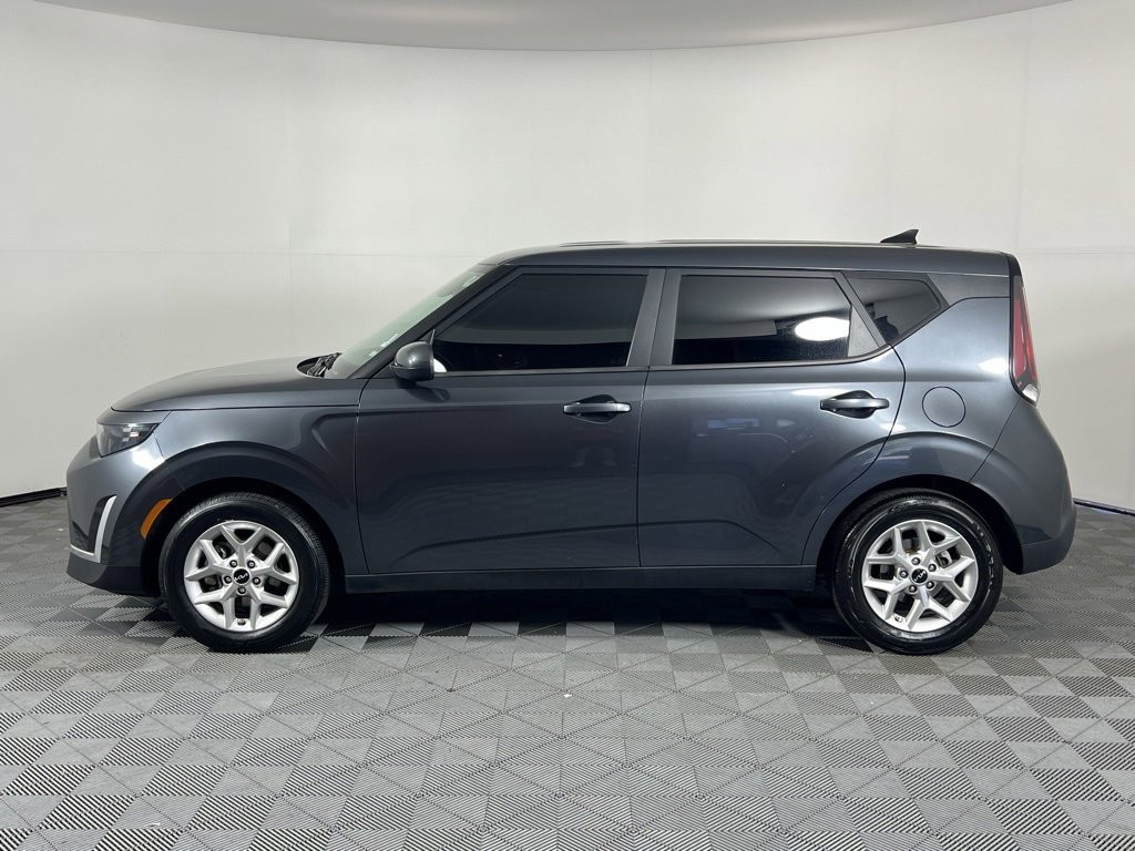 2023 Kia Soul LX photo 2