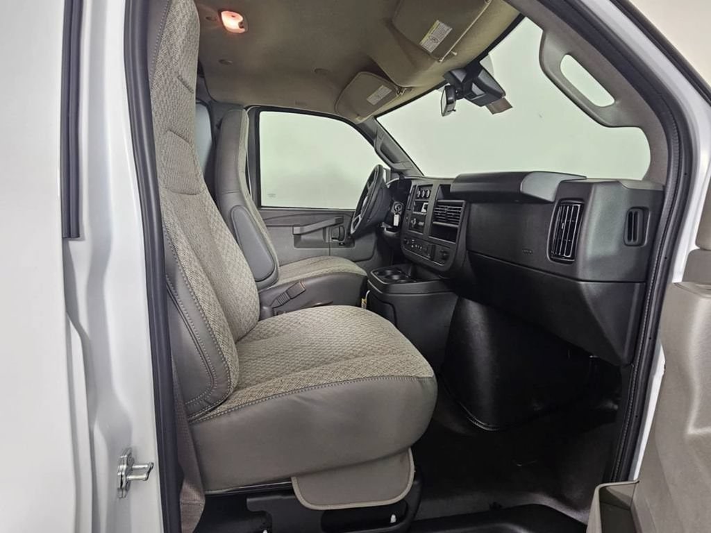 2025 Chevrolet Express Cargo Work Van - Photo 10