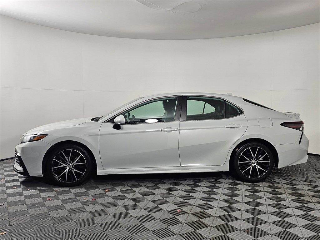 2022 Toyota Camry SE photo 4