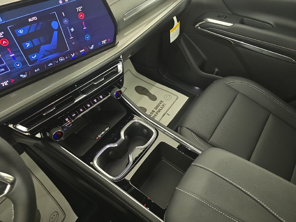 2027 Chevrolet Traverse LT - Photo 20
