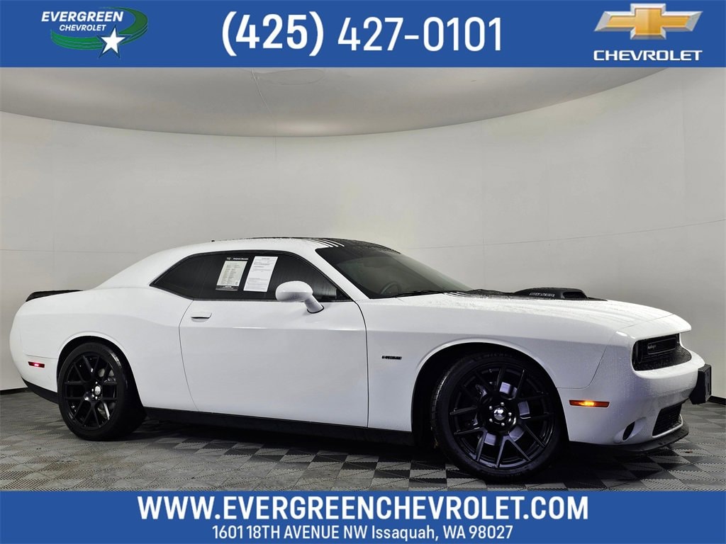 2015 Dodge Challenger R/T's photo