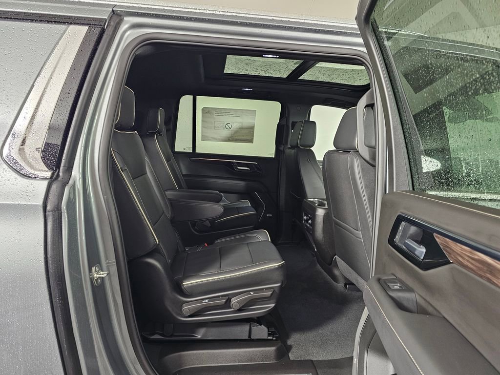 2026 Chevrolet Suburban Premier - Photo 13
