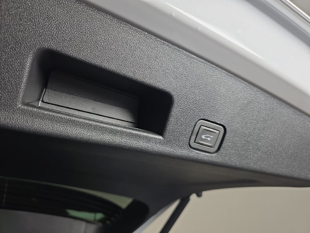 2027 Chevrolet Traverse LT - Photo 30