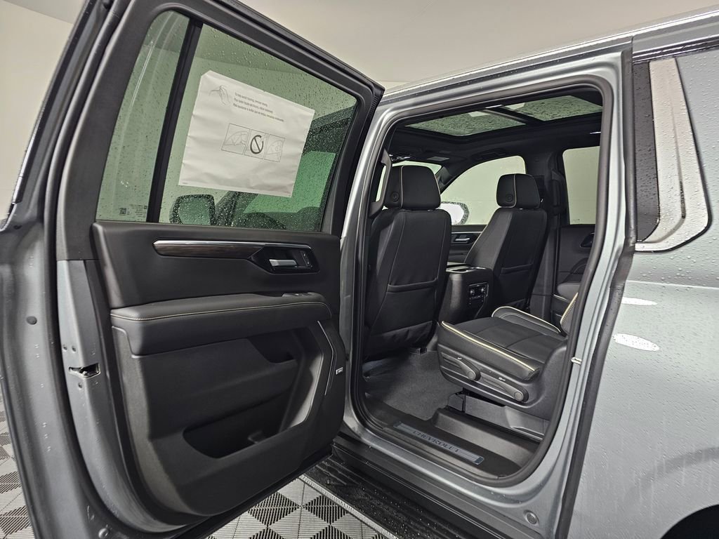 2026 Chevrolet Suburban Premier - Photo 17