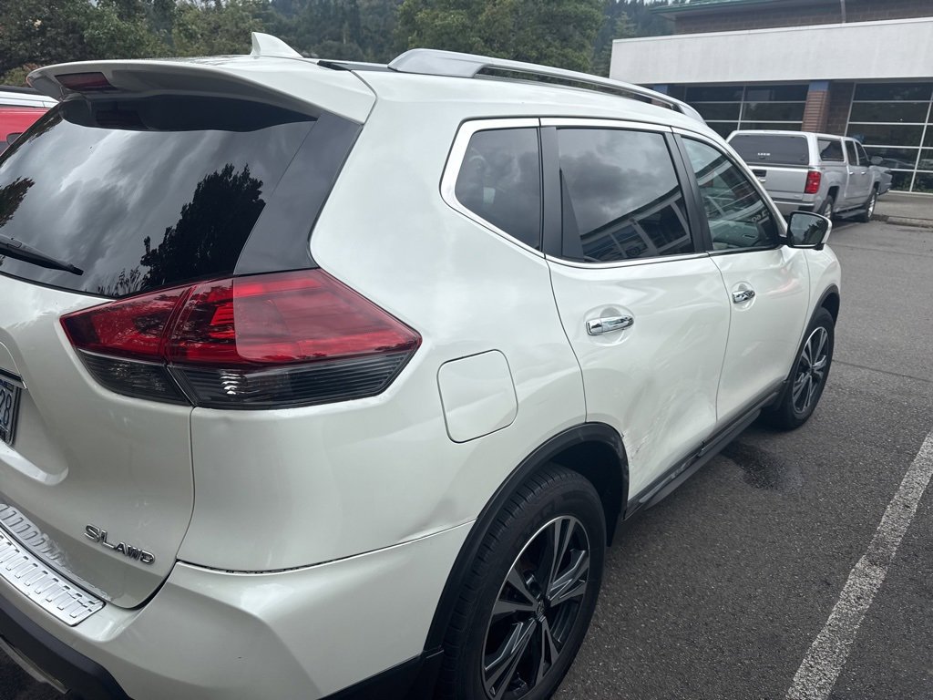 2018 Nissan Rogue SL photo 2