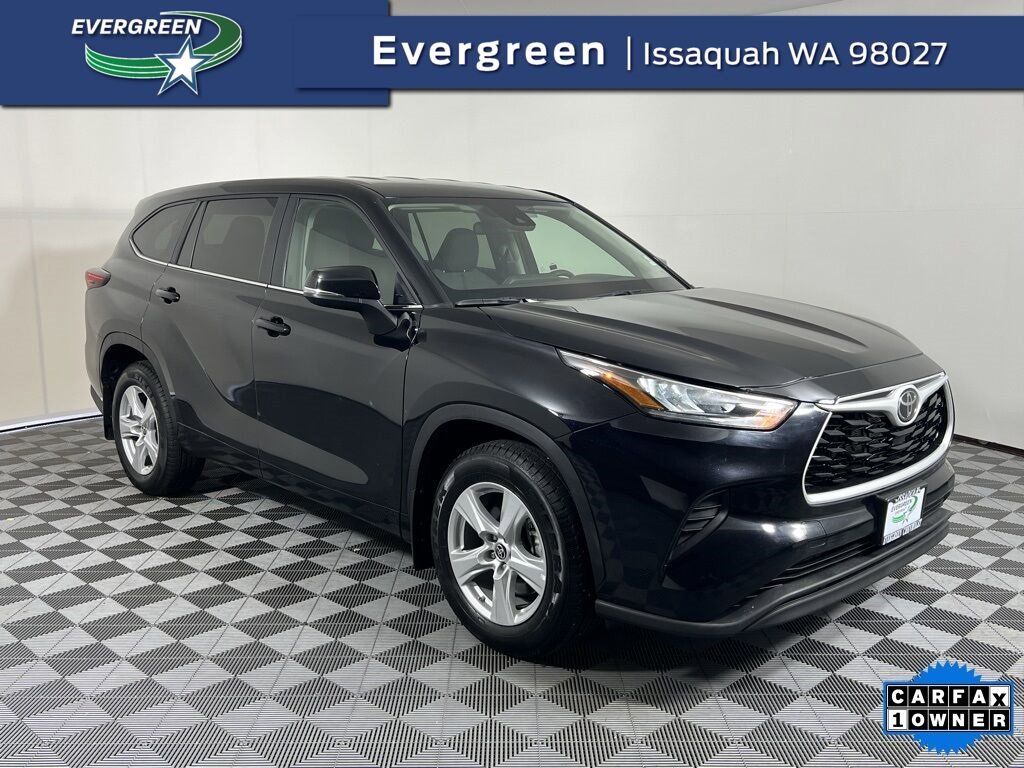 2024 Toyota Highlander LE's photo