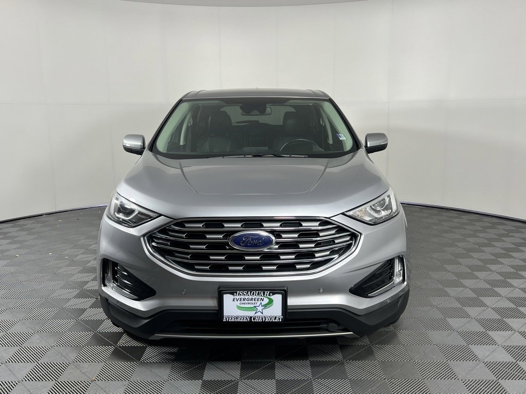 2022 Ford Edge Titanium photo 2