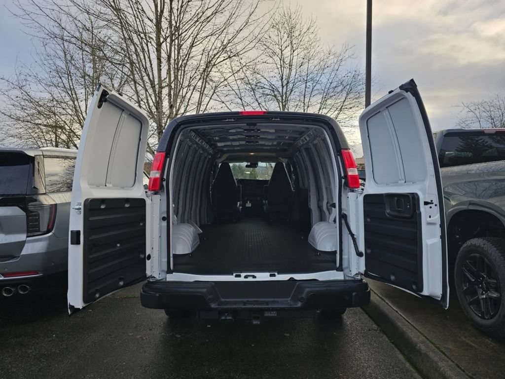 2025 Chevrolet Express Cargo Work Van - Photo 32