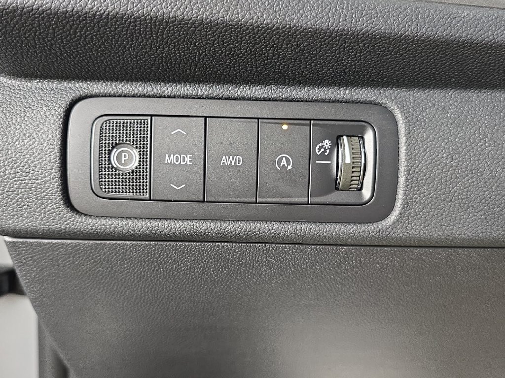 2027 Chevrolet Traverse LT - Photo 21