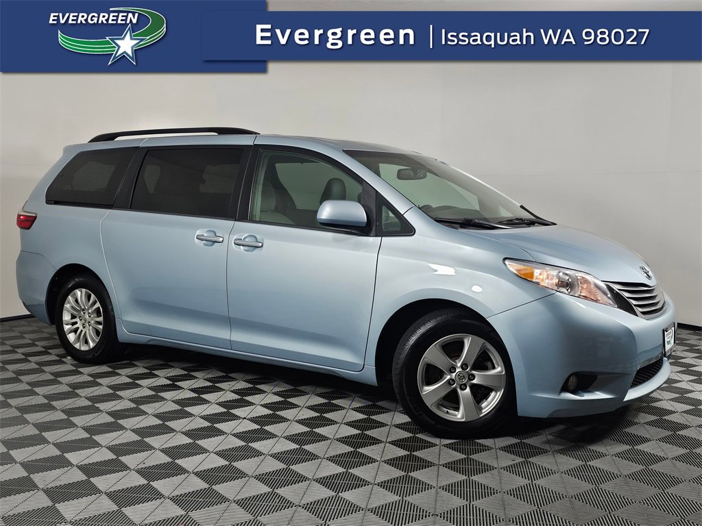 2016 Toyota Sienna XLE's photo