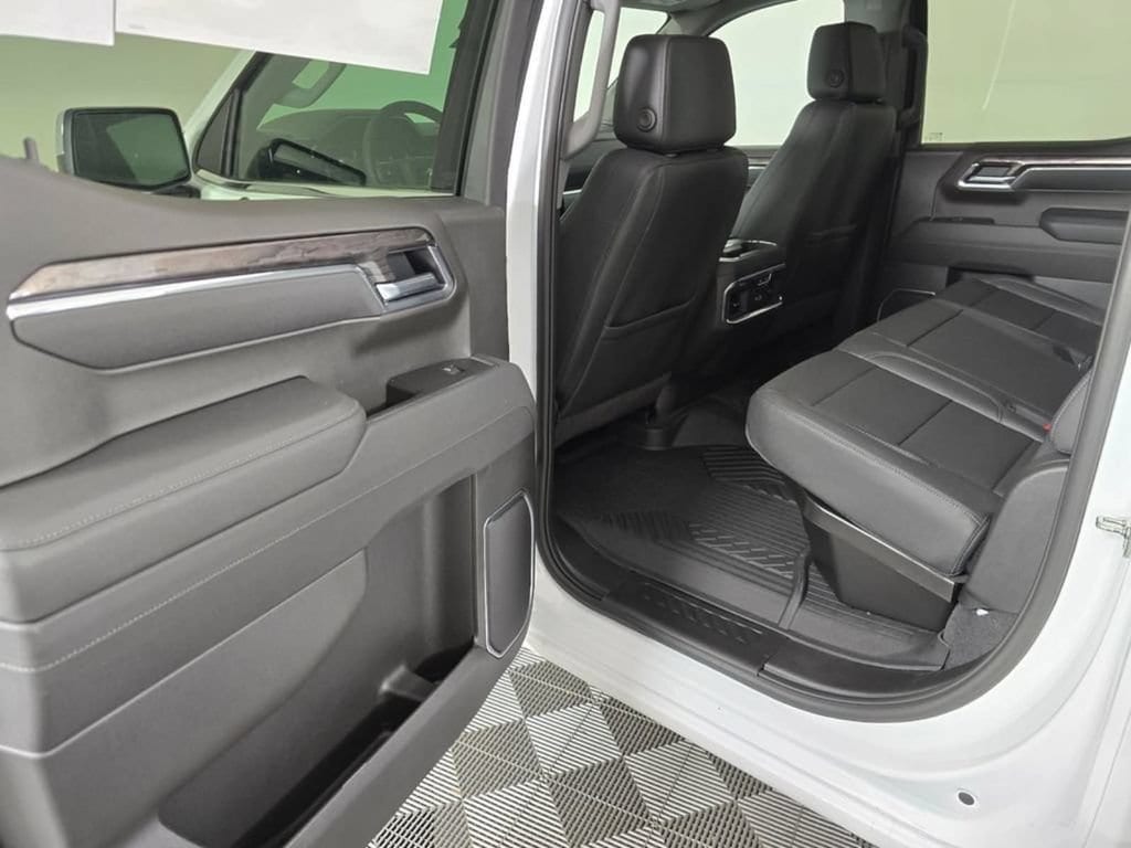 2026 Chevrolet Silverado 1500 LTZ - Photo 17