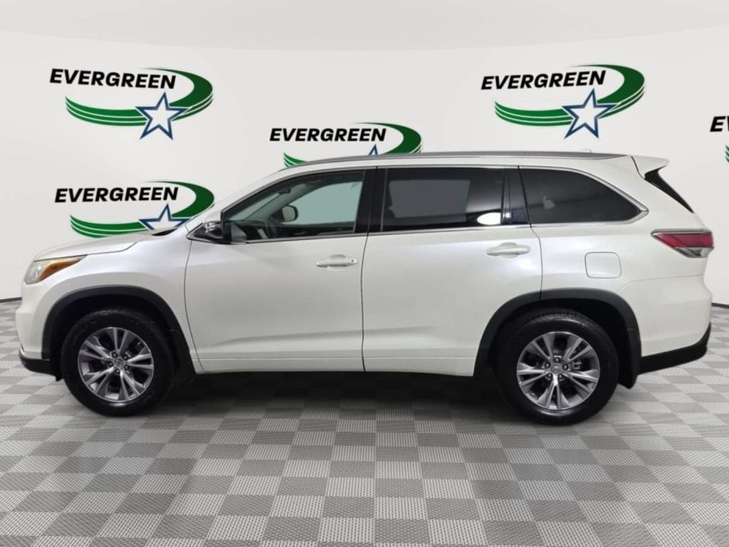 Used 2015 Toyota Highlander XLE with VIN 5TDJKRFH2FS119982 for sale in Issaquah, WA