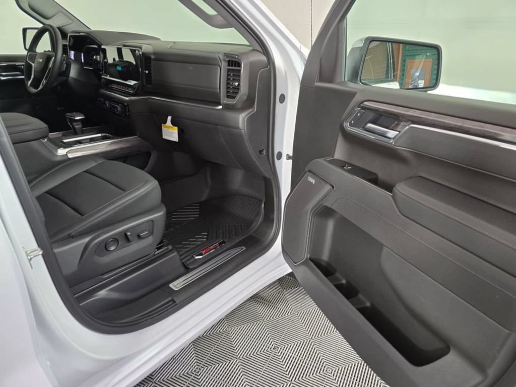 2026 Chevrolet Silverado 1500 LTZ - Photo 12