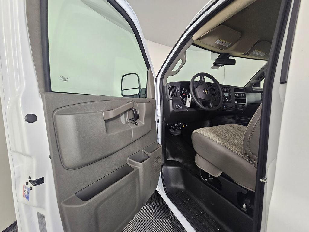 2025 Chevrolet Express Cargo Work Van - Photo 16