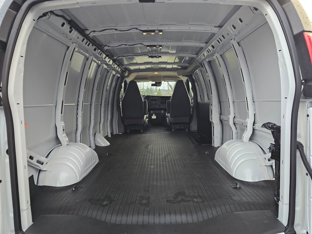 2025 Chevrolet Express Cargo Work Van - Photo 32