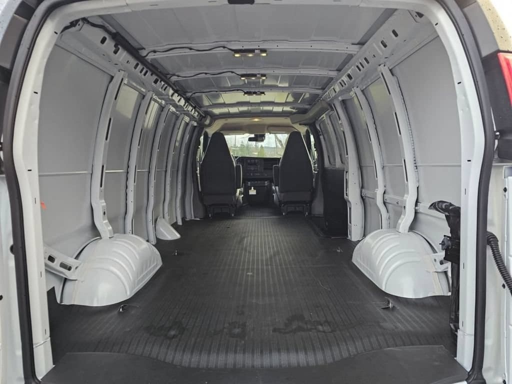 2025 Chevrolet Express Cargo Work Van - Photo 31