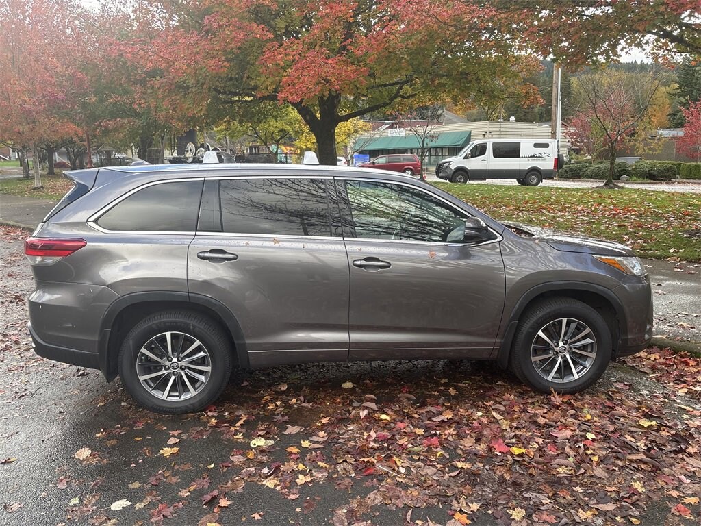 Used 2017 Toyota Highlander XLE