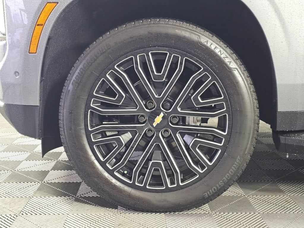 2026 Chevrolet Suburban Premier - Photo 9