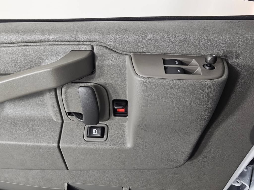2025 Chevrolet Express Cargo Work Van - Photo 19
