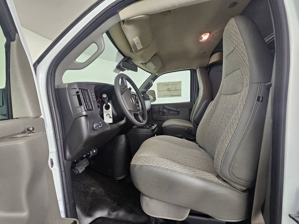2025 Chevrolet Express Cargo Work Van - Photo 17