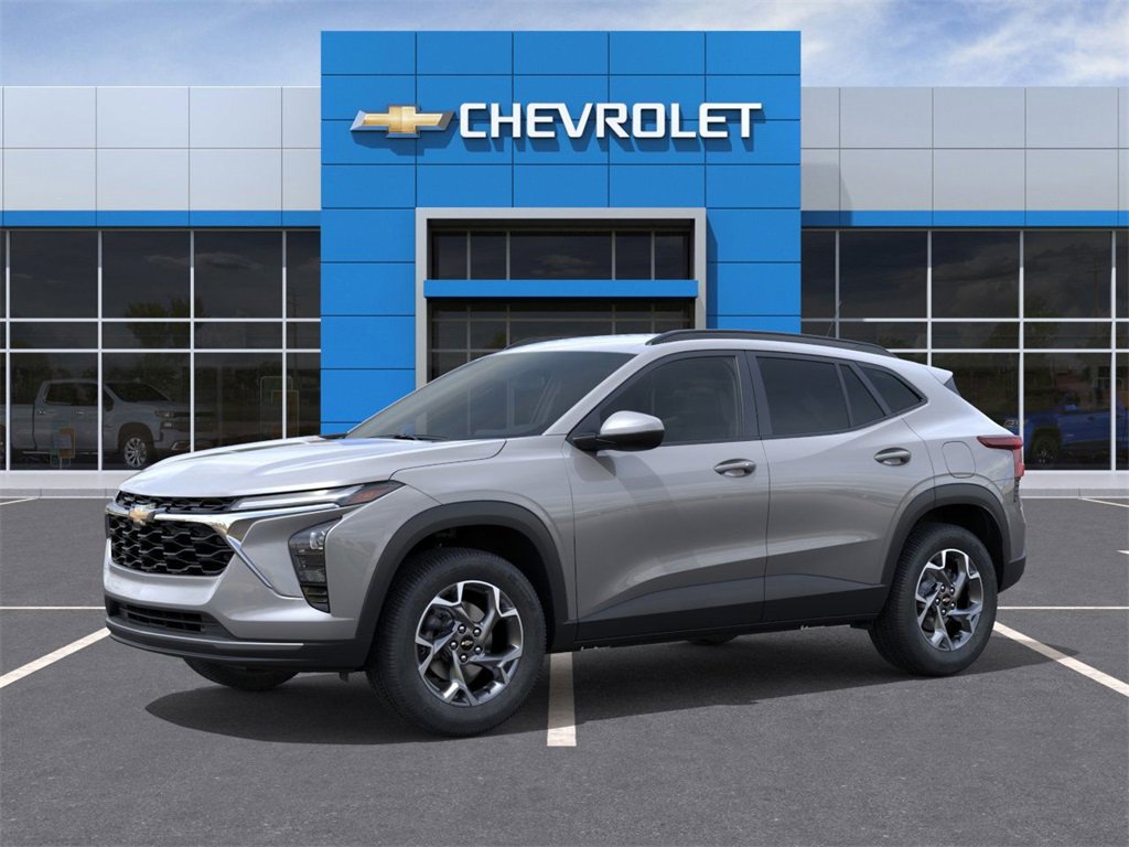 2025 Chevrolet Trax LT photo 2