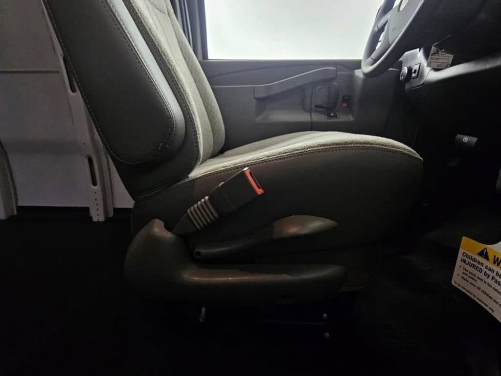 2025 Chevrolet Express Cargo Work Van - Photo 20