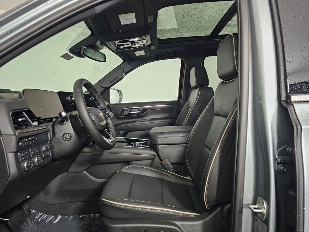 2026 Chevrolet Suburban Premier - Photo 23
