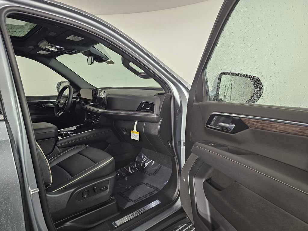 2026 Chevrolet Suburban Premier - Photo 12