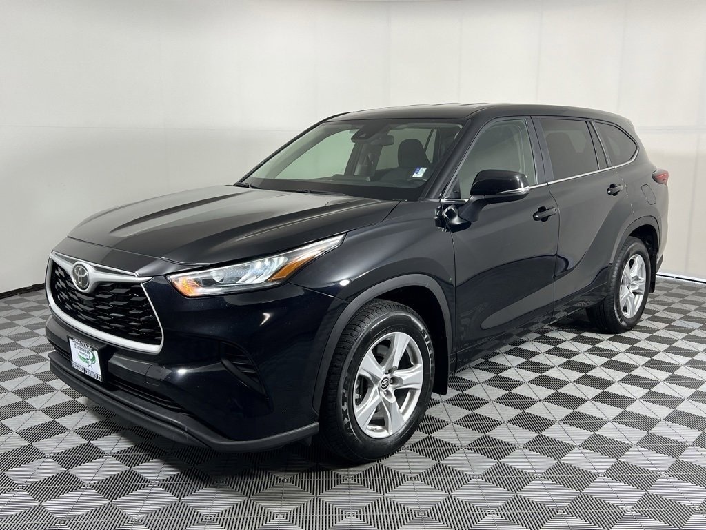 Used 2024 Toyota Highlander LE