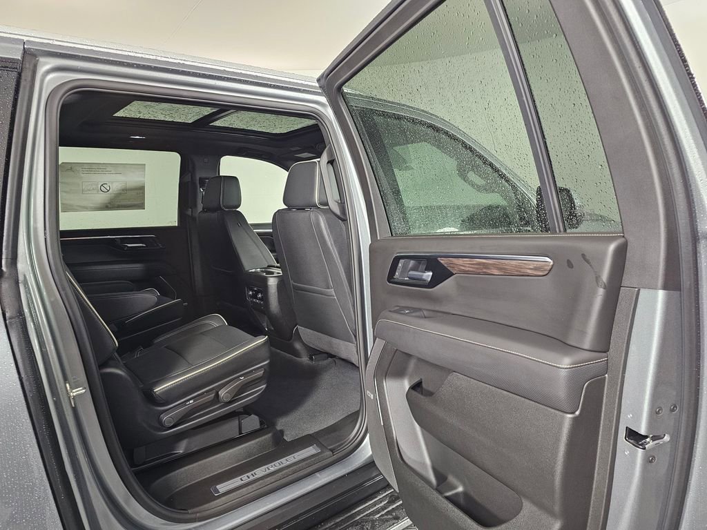 2026 Chevrolet Suburban Premier - Photo 14