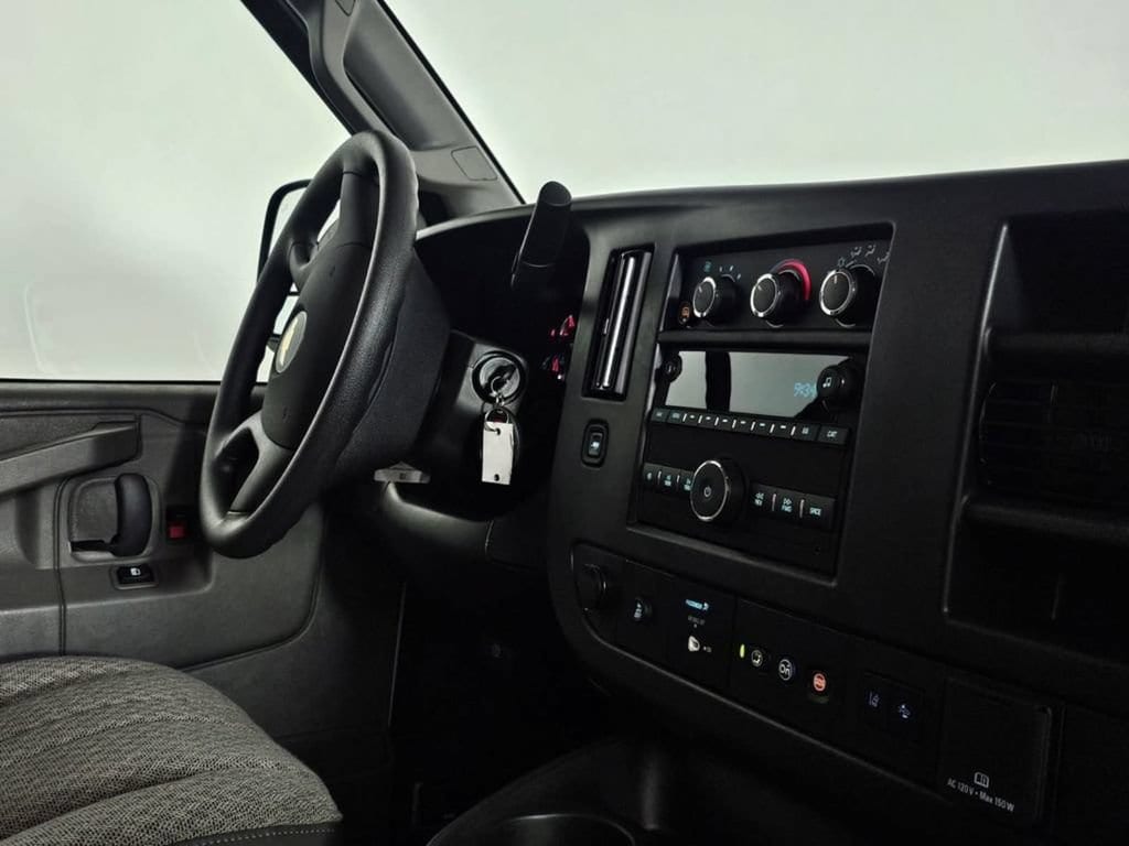 2025 Chevrolet Express Cargo Work Van - Photo 9