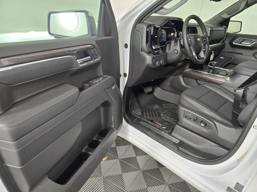 2026 Chevrolet Silverado 1500 LTZ - Photo 21