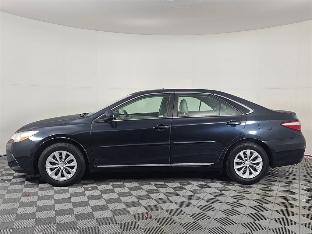 2017 Toyota Camry XLE photo 4