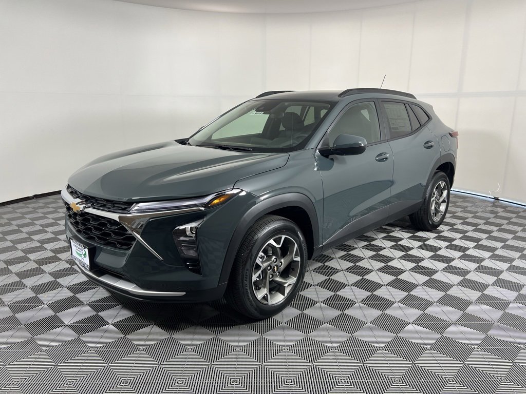 2026 Chevrolet Trax LT photo 2