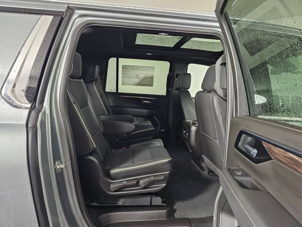 2026 Chevrolet Suburban Premier - Photo 13