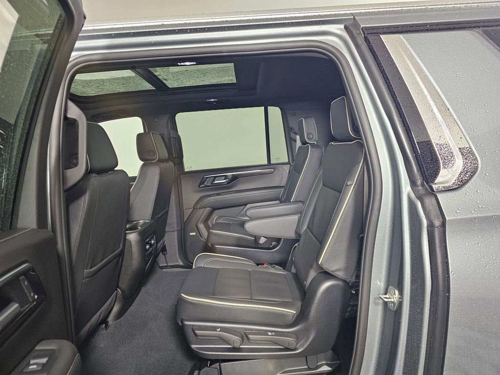 2026 Chevrolet Suburban Premier - Photo 18