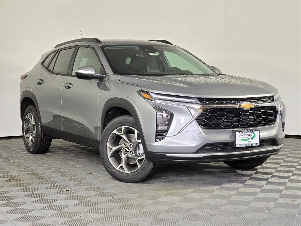 New 2025 Chevrolet Trax LT SUV