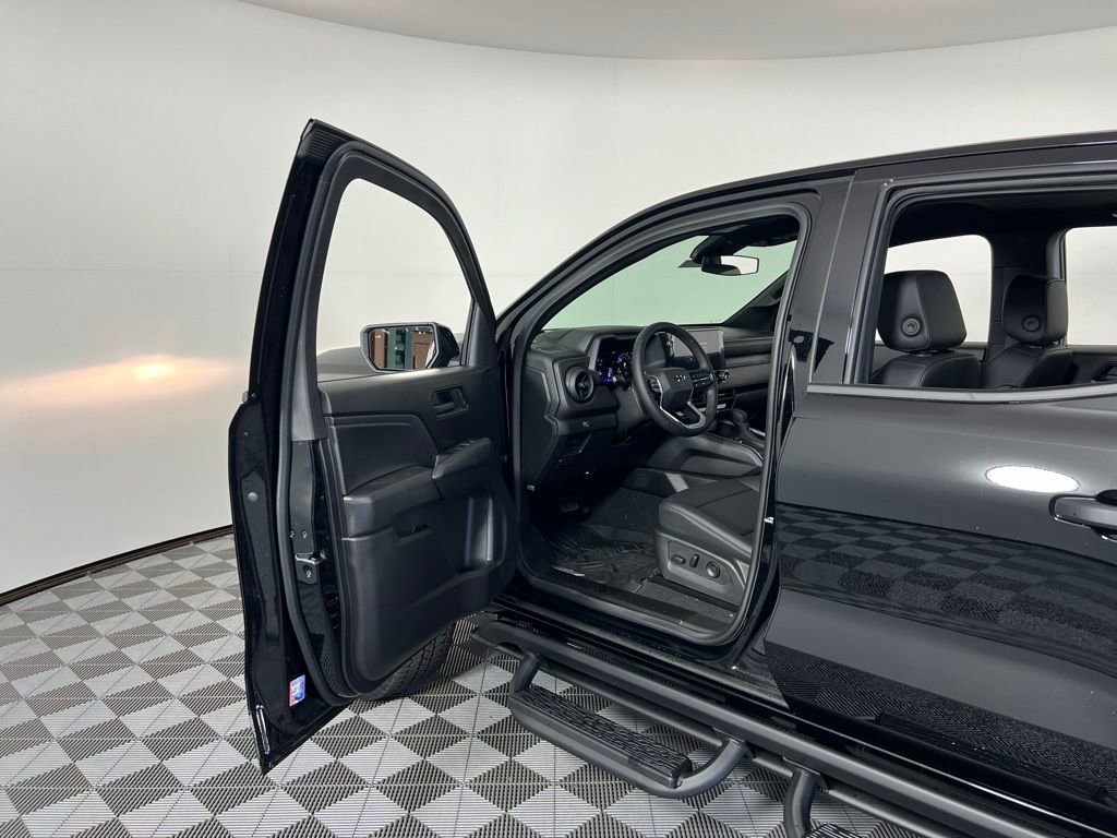 2025 Chevrolet Colorado Trail Boss - Photo 11