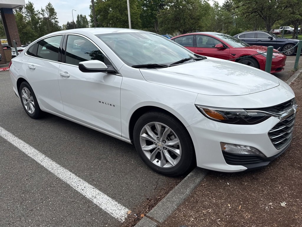 2024 Chevrolet Malibu 1LT photo 2