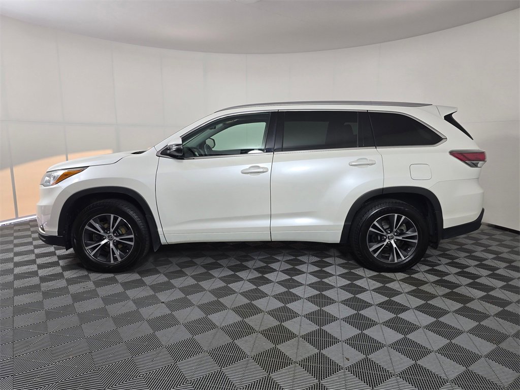 2016 Toyota Highlander XLE photo 2