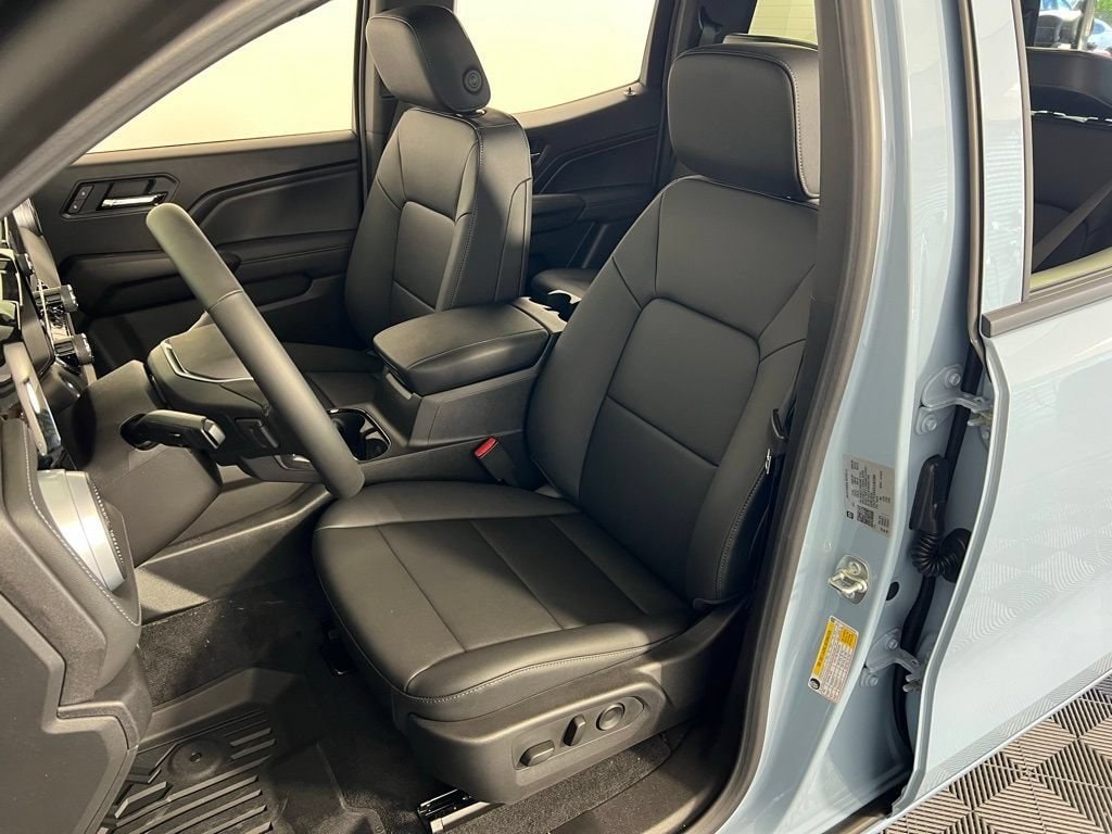 2025 Chevrolet Colorado LT - Photo 18