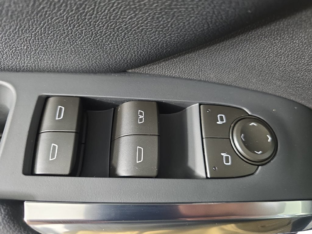 2027 Chevrolet Traverse LT - Photo 23