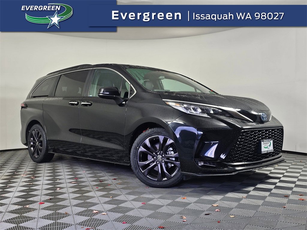 2023 Toyota Sienna XSE's photo