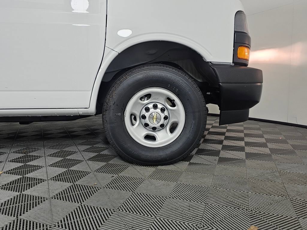 2025 Chevrolet Express Cargo Work Van - Photo 8