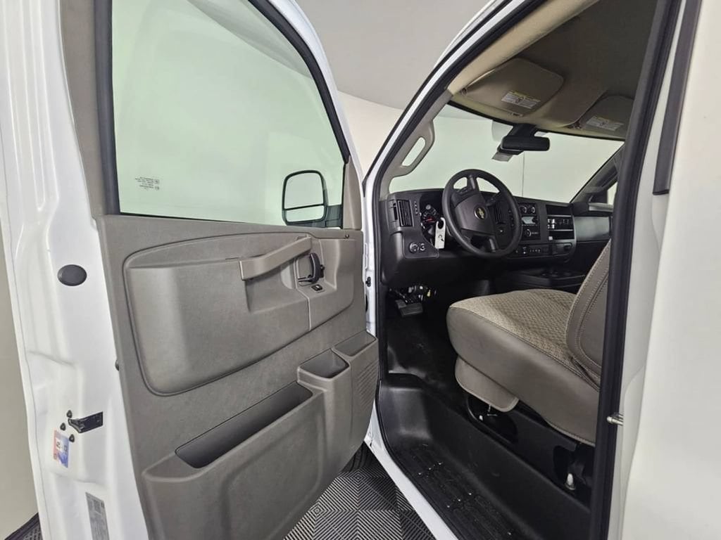2025 Chevrolet Express Cargo Work Van - Photo 16