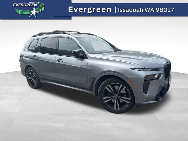 2025 BMW X7 M60i's photo