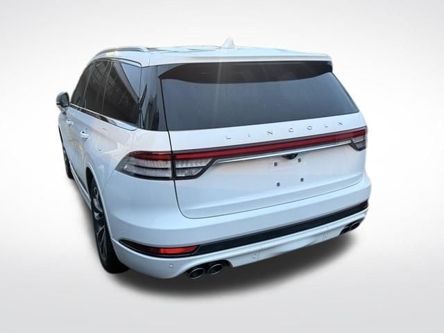 2021 Lincoln Aviator Grand Touring photo 2