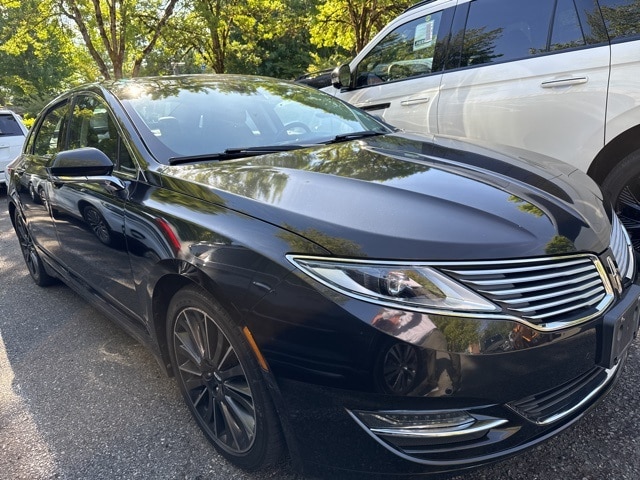 Used 2014 Lincoln MKZ Base with VIN 3LN6L2J92ER820559 for sale in Issaquah, WA