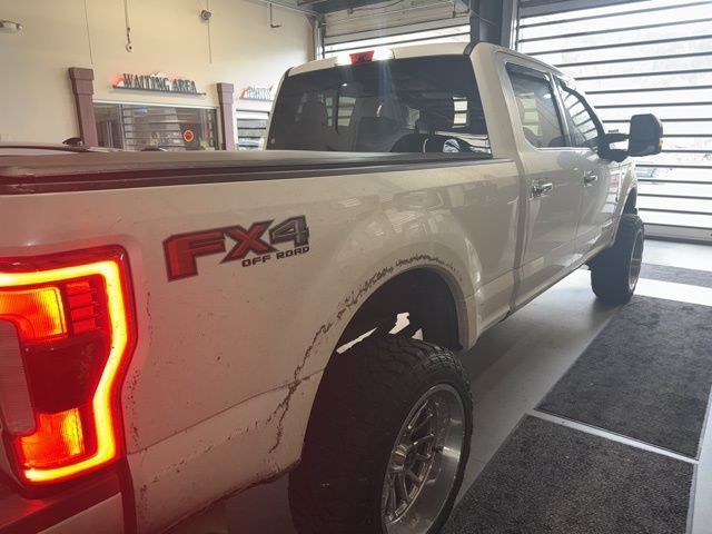 2017 Ford F-350 Platinum photo 3